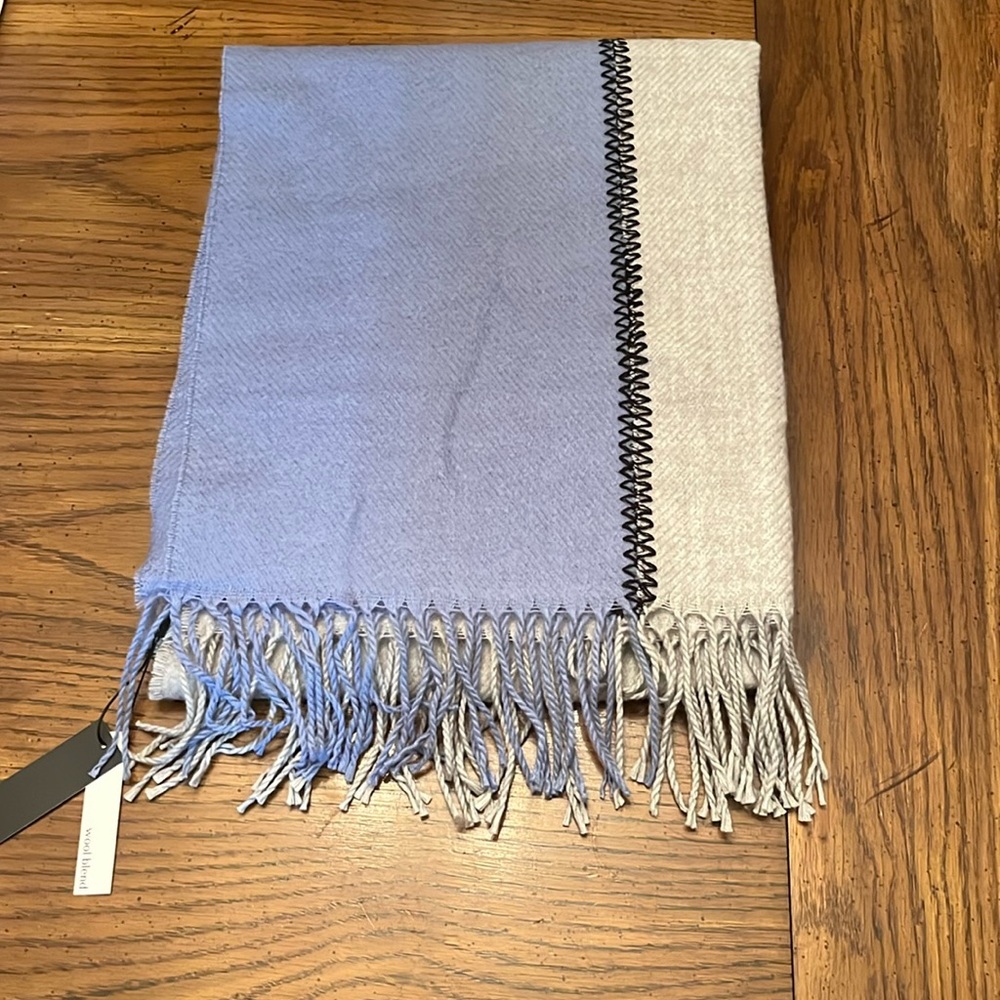 BCBG Maxazria‎ one size scarf, NWT